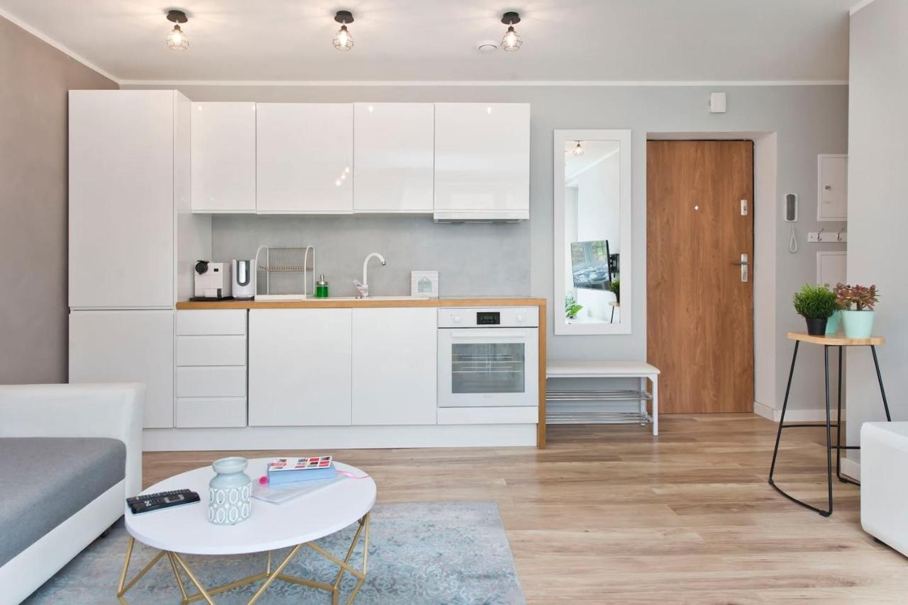 Stay Hip In Vibrant Centrally Located Apartment In Old Town Danzica Esterno foto