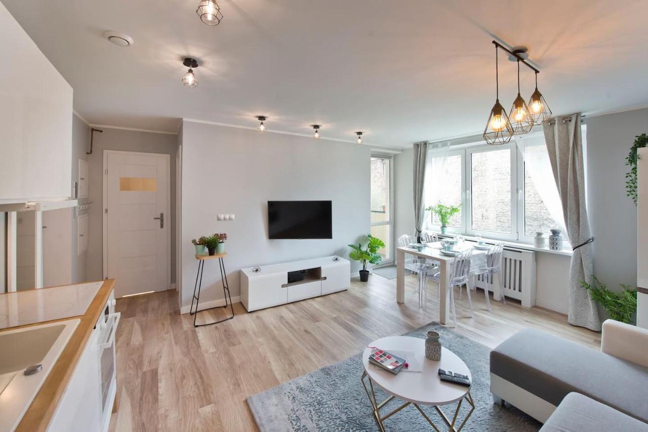 Stay Hip In Vibrant Centrally Located Apartment In Old Town Danzica Esterno foto