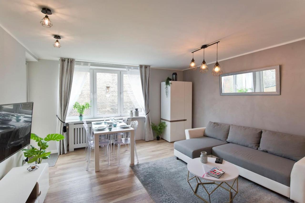 Stay Hip In Vibrant Centrally Located Apartment In Old Town Danzica Esterno foto
