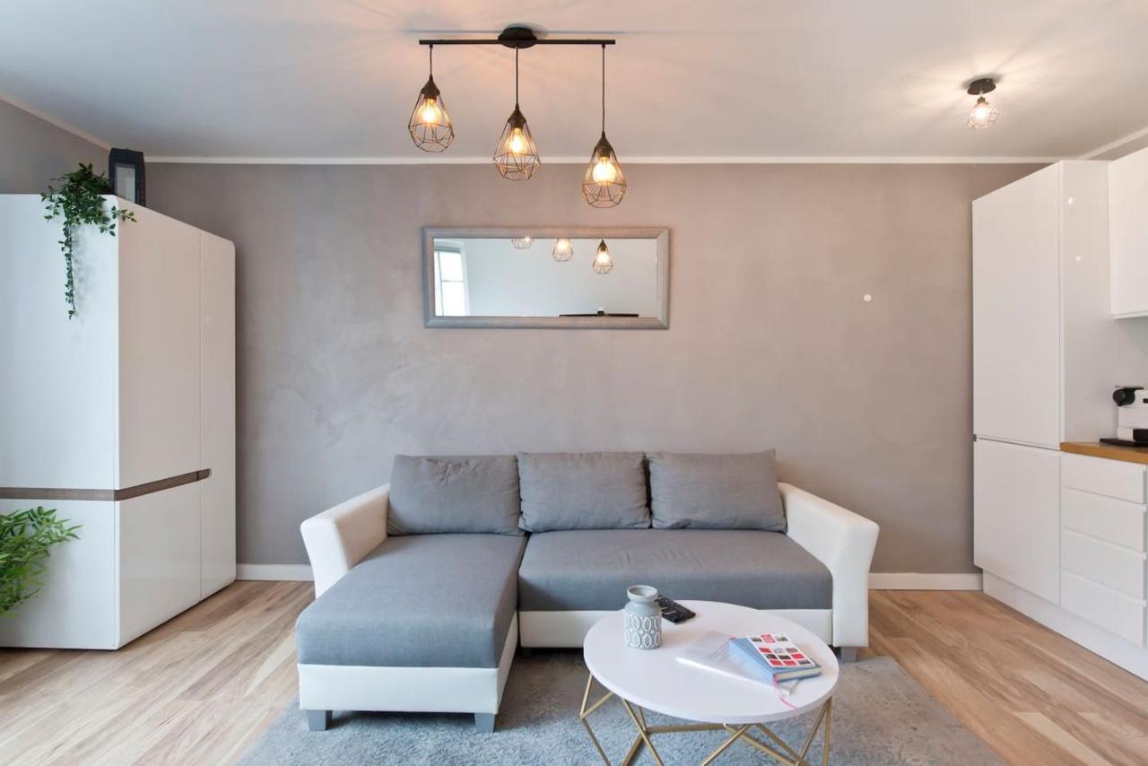 Stay Hip In Vibrant Centrally Located Apartment In Old Town Danzica Esterno foto